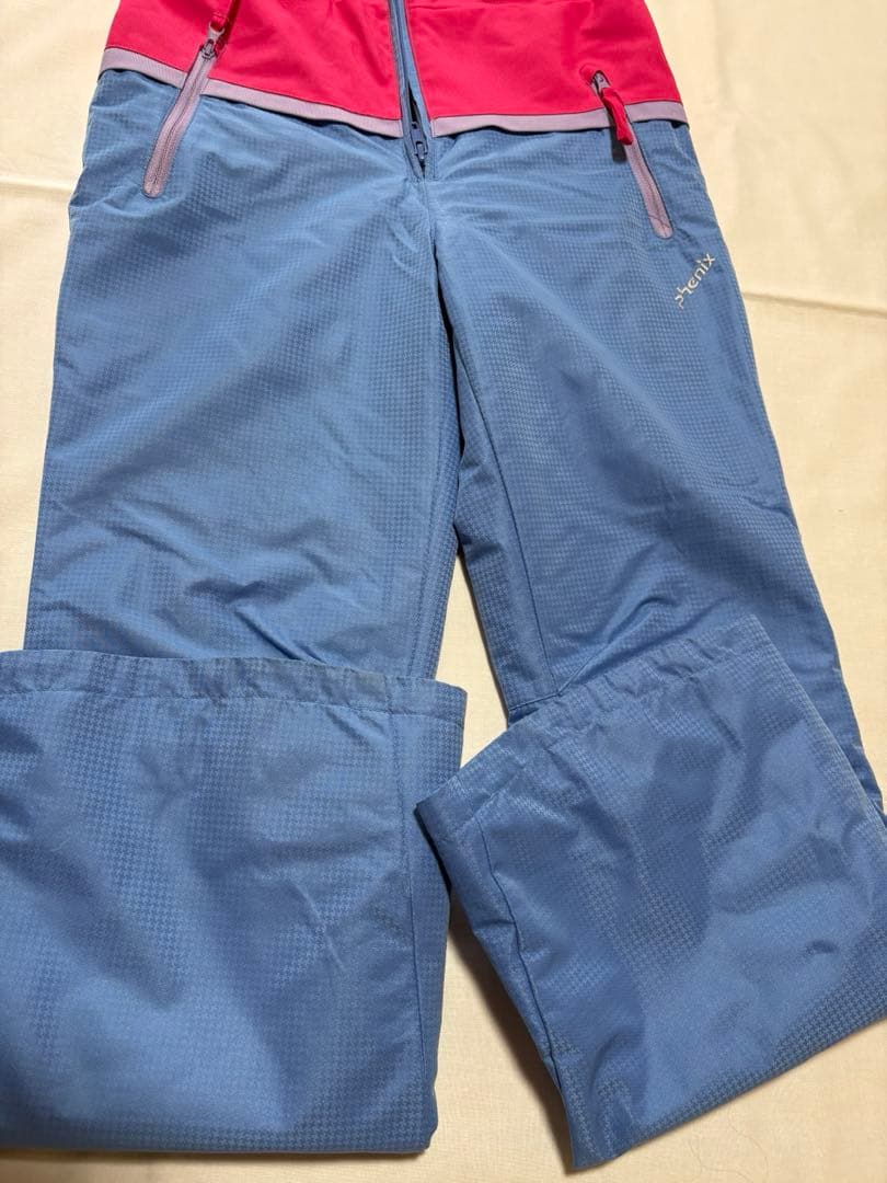 美品★Phenix 140cmキッズ スノーボードウェア 上下セット 水色可愛い
