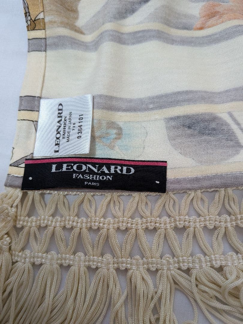 (超美品)レオナール LEONARD花柄アイボリー花柄ストール・ショール