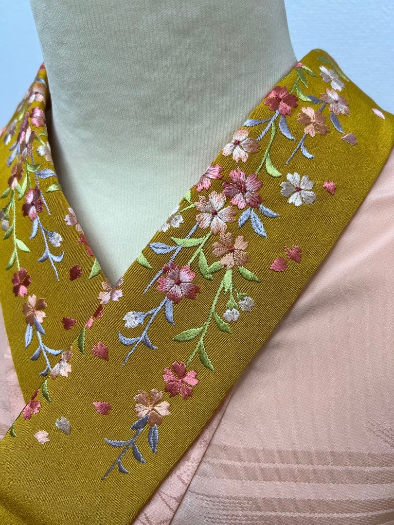 振り袖　フルセット　長襦袢付　草花　赤　金彩加工　刺繍入り　成人式　806