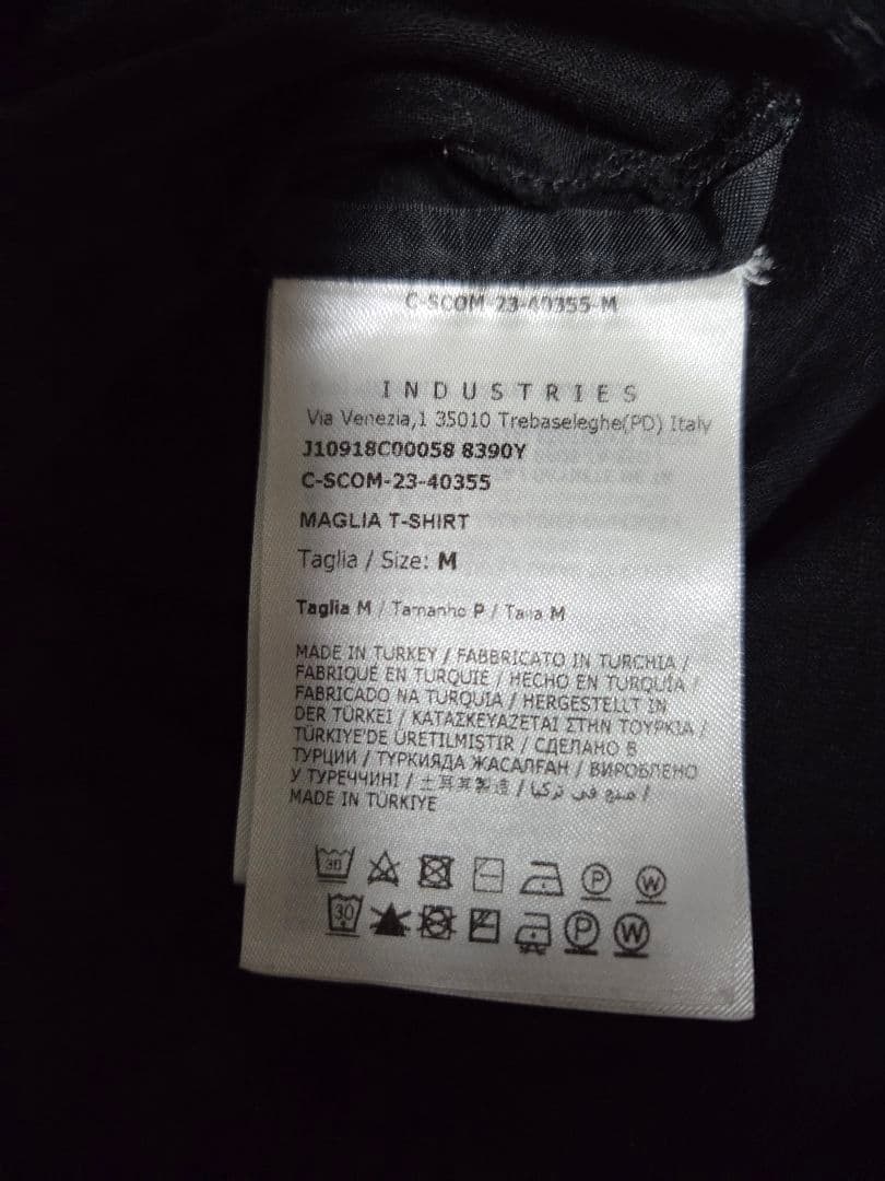MONCLER ブラック Tシャツ ロゴパッチ付き黒モンクレール