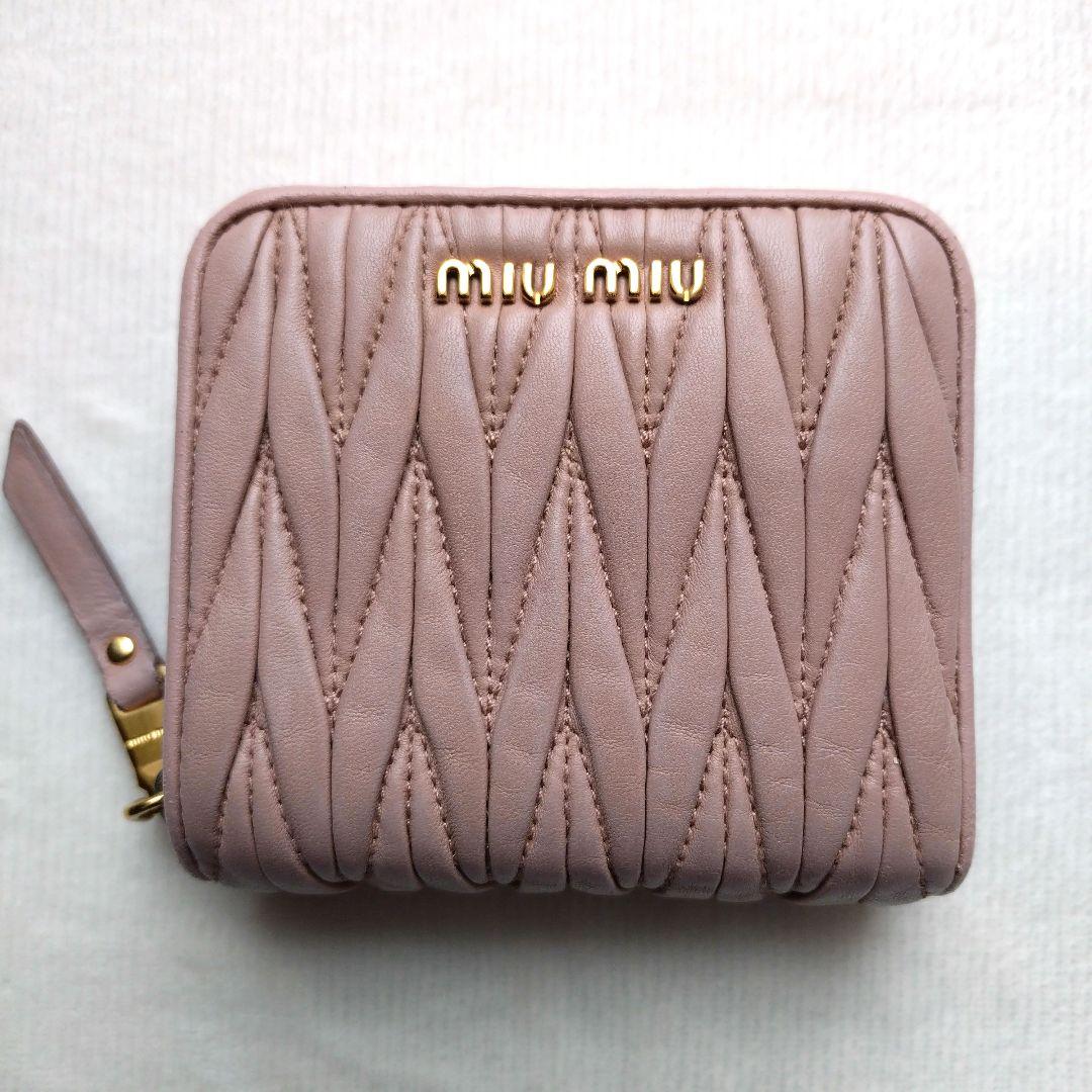 MIUMIU マテラッセ コンパクトウォレットゴールドロゴ ピンク