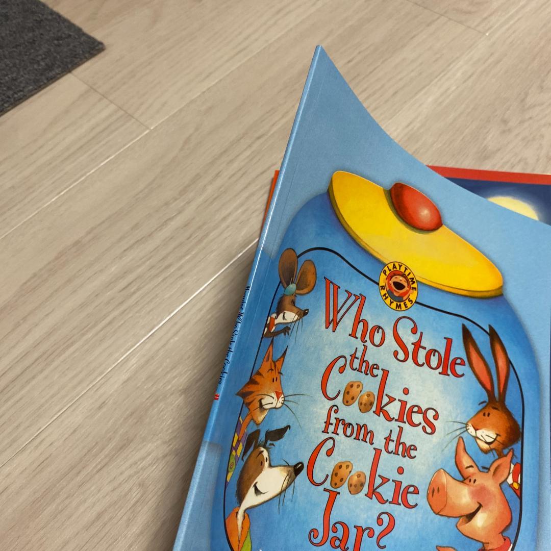 洋書 165 Who Stole the Cookies