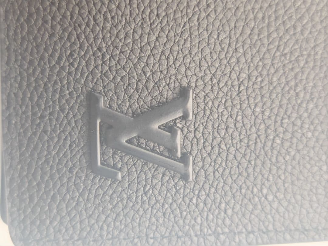 LOUIS VUITTON グラフィット 二つ折り財布 黒 中古　美品