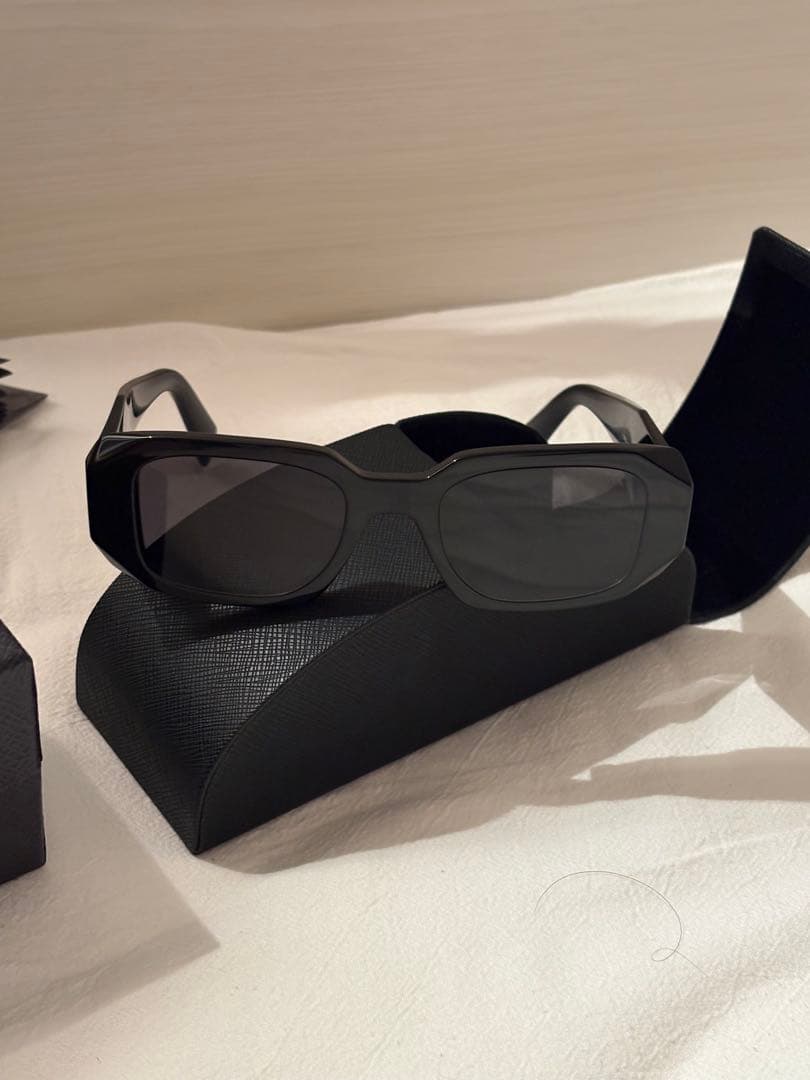 【クリーム】PRADA サングラス