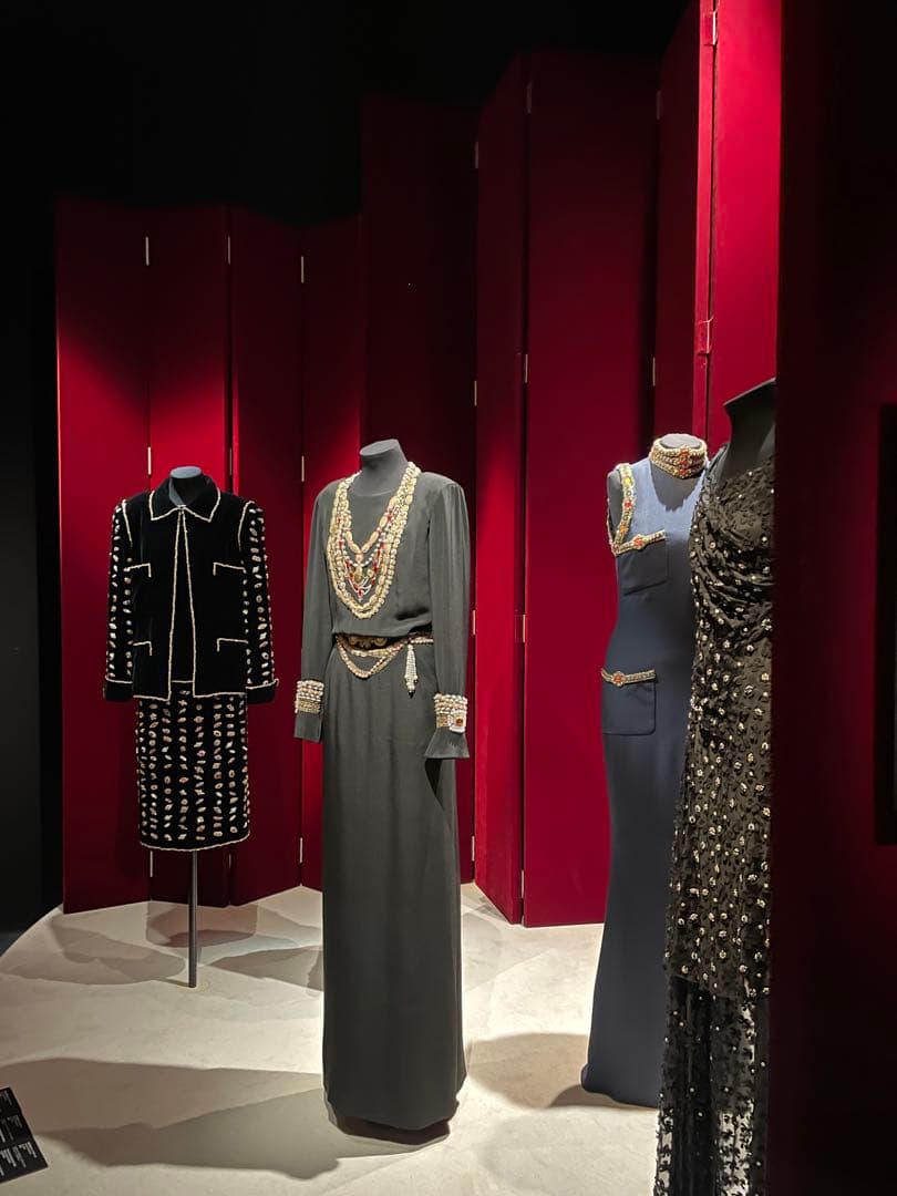 シャネル展　図録　未知なるクリエイションその先へ　エキシビジョン　匿名発送