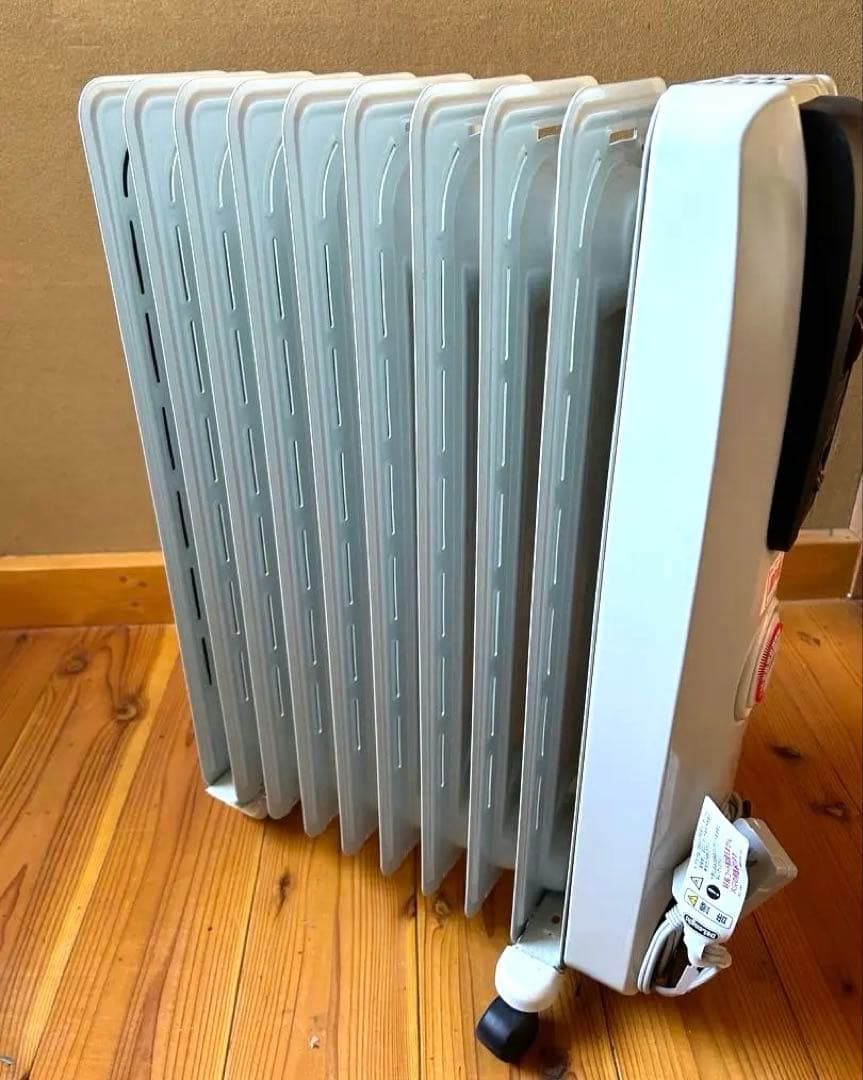 DeLonghi デロンギオイルヒーター 1500W 箱あり