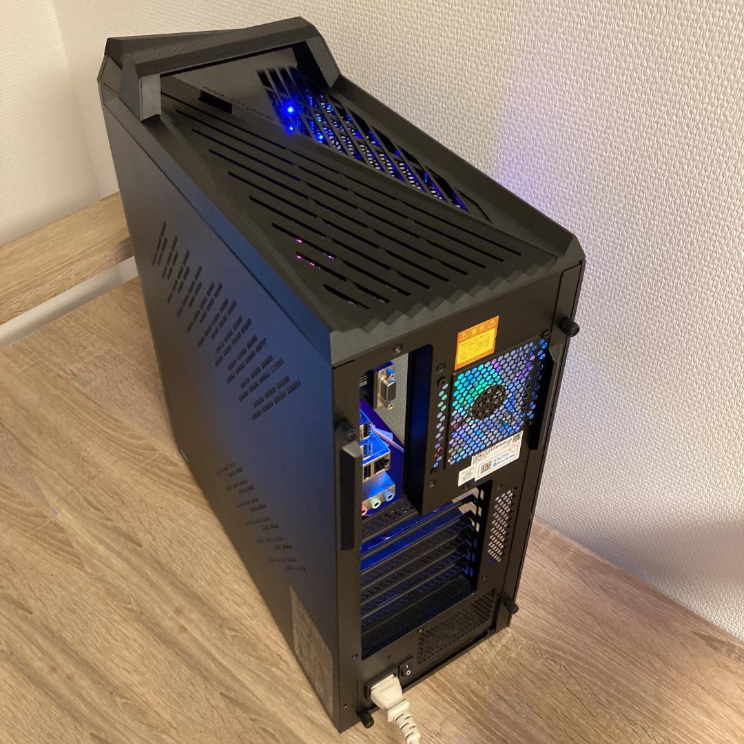 【ASUS ROG】Strix GA15 ゲーミングPCケース ATX対応