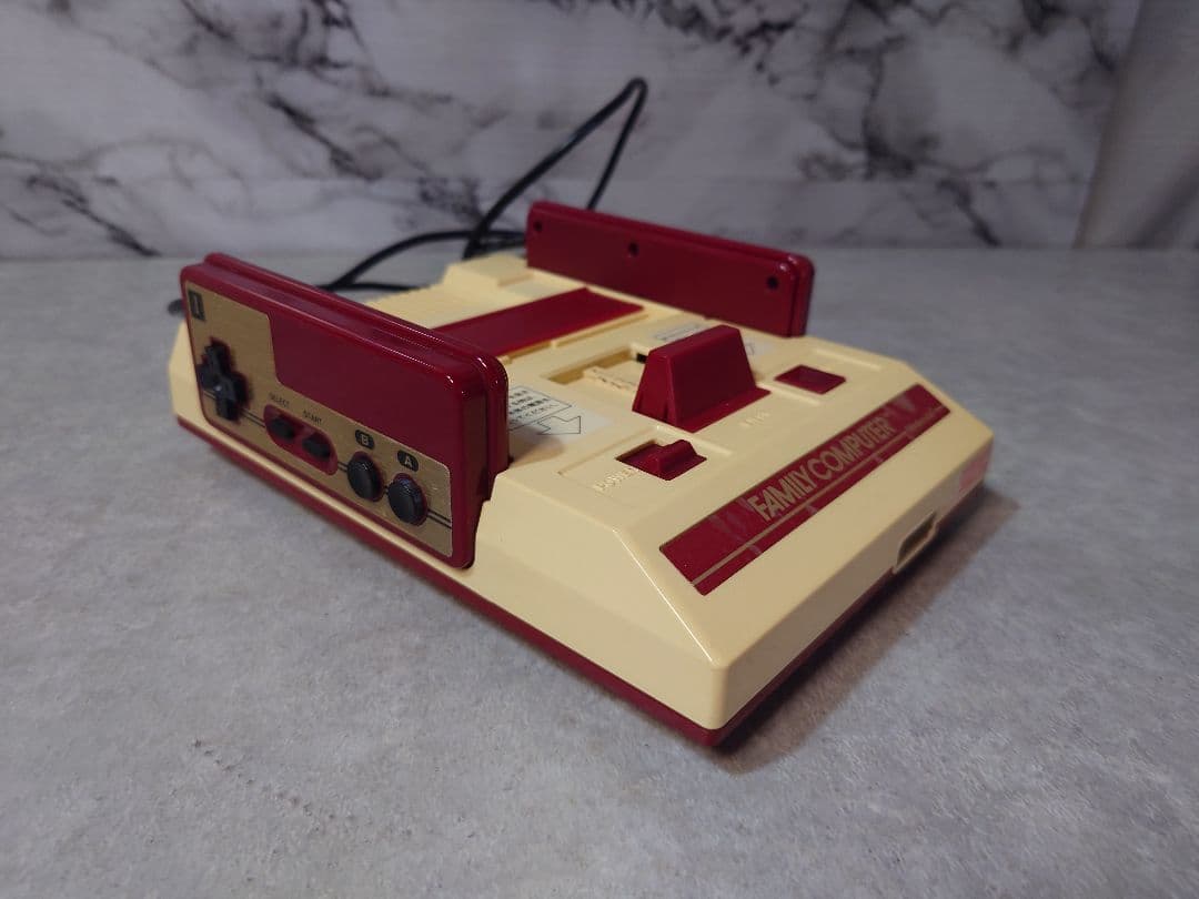 セール中！Nintendo ファミコン本体　アルカノイド2コントローラー