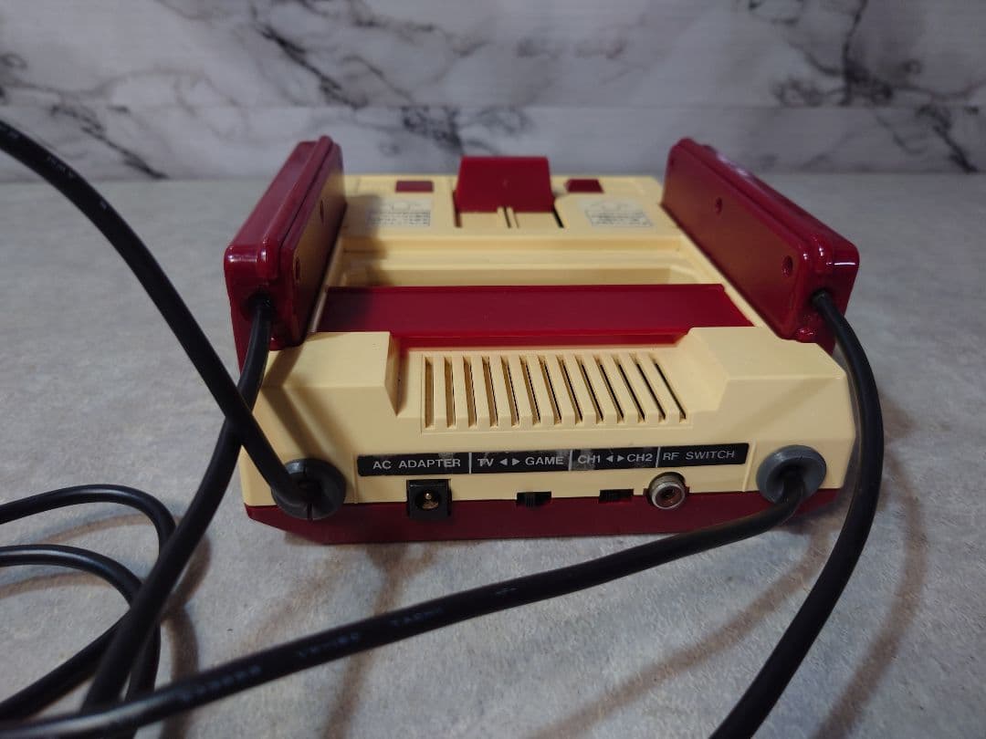 セール中！Nintendo ファミコン本体　アルカノイド2コントローラー