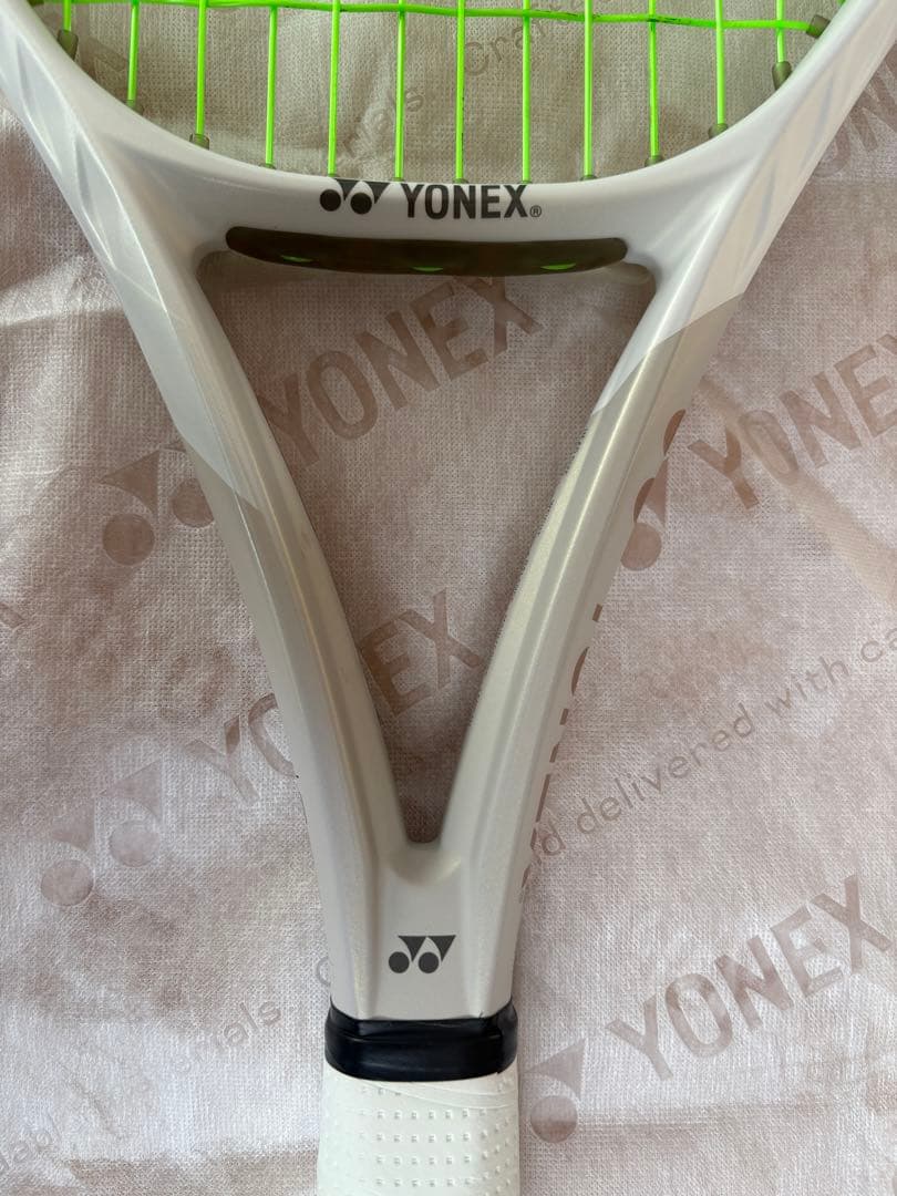 【美品】ヨネックス Vコア100 2024 G2 サンドベージュ