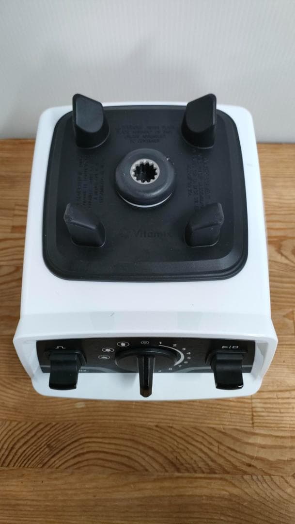 コノミ様　【美品】バイタミックスE520　ホワイト　保証書あり1660