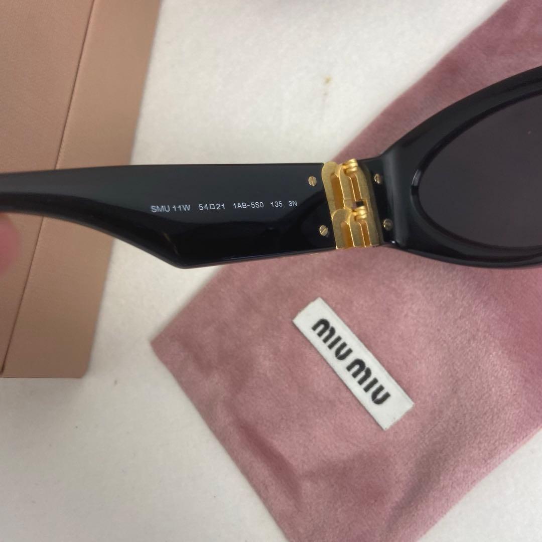 MIU MIU サングラス ブラック ゴールドロゴ カットオフフレーム