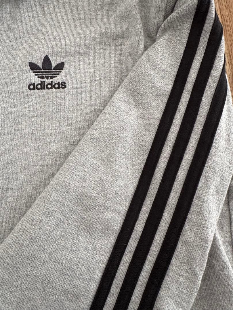 adidas ポロシャツ　Vネック