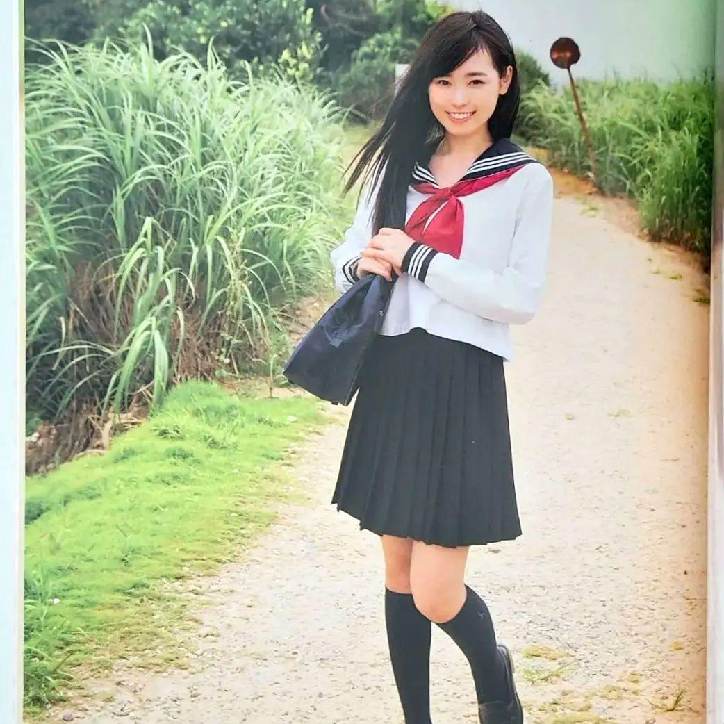 はるか : 福原遥ファースト写真集 あの花が咲く丘で、君とまた出会えたら 百合役