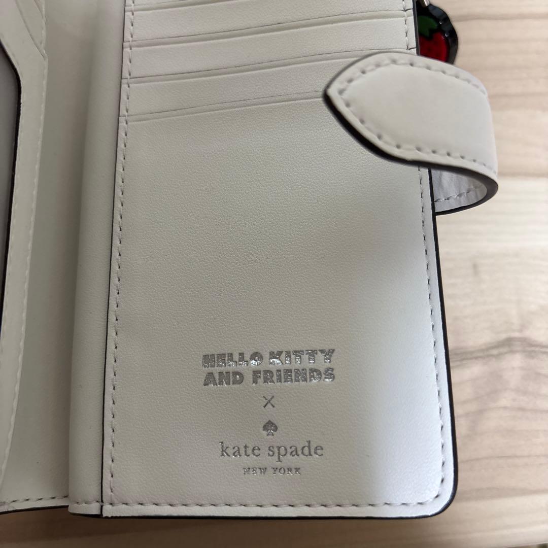 更に値下げkate spade Hello Kitty 二つ折り財布