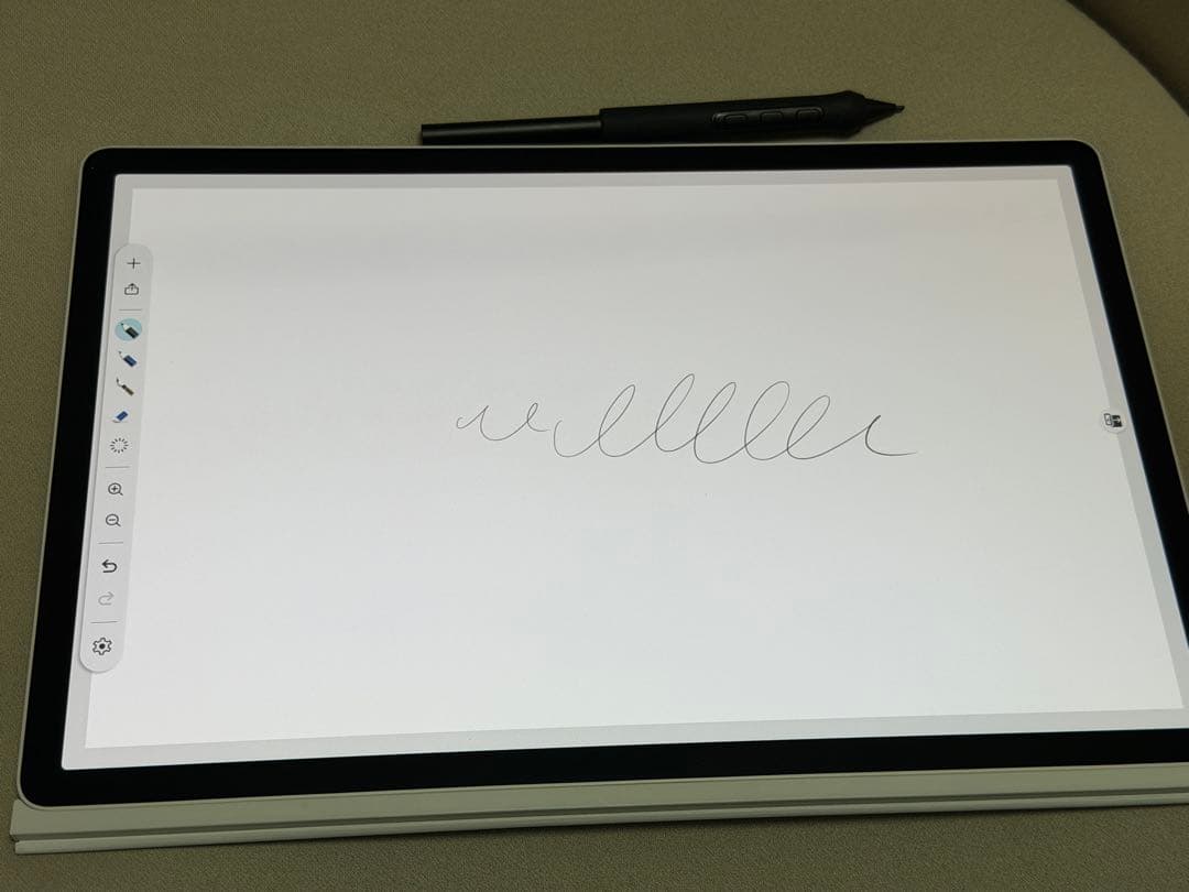 Wacom MovinkPad Pro 14 中古　純正ペングリップ&ケース付