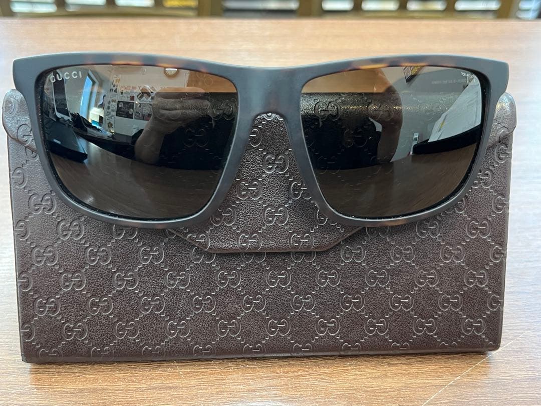 ほぼ未使用　GUCCI ブラウンサングラスブラウンレンズ ケース付き