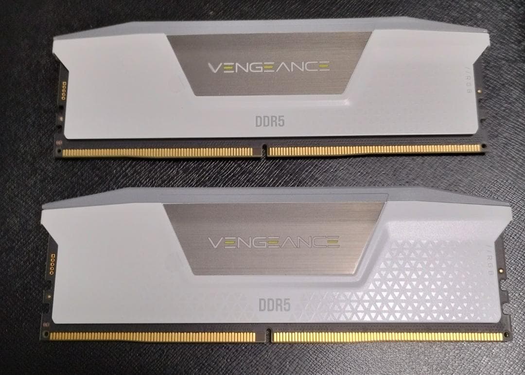 メモリー DDR5 32GB (2x16GB)Corsair Vengeance5200