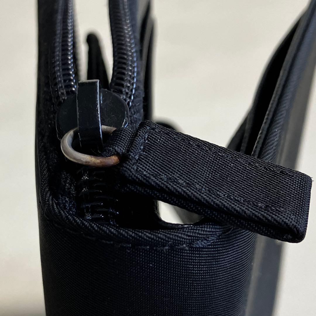 PRADA プラダ　ナイロン　ラウンドファスナー　二つ折り財布　ブラック　訳アリ