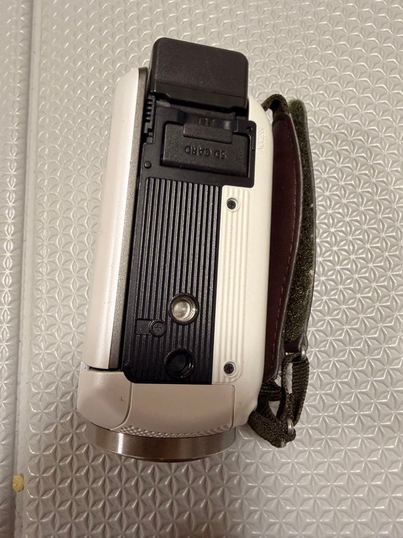 R*o様 Panasonic HDC-V360MフルHD ビデオカメラ 本体