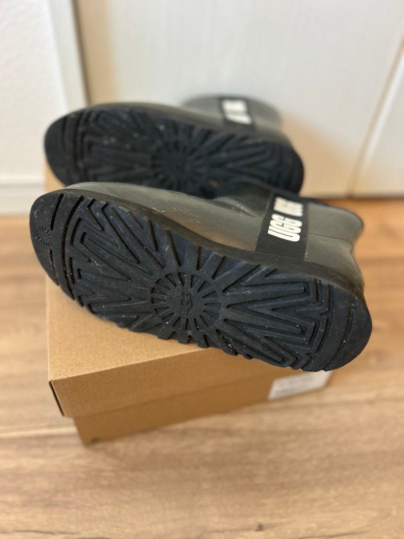 UGG ブラック ラバー ショートブーツ　23センチ黒　箱付き定価25300円