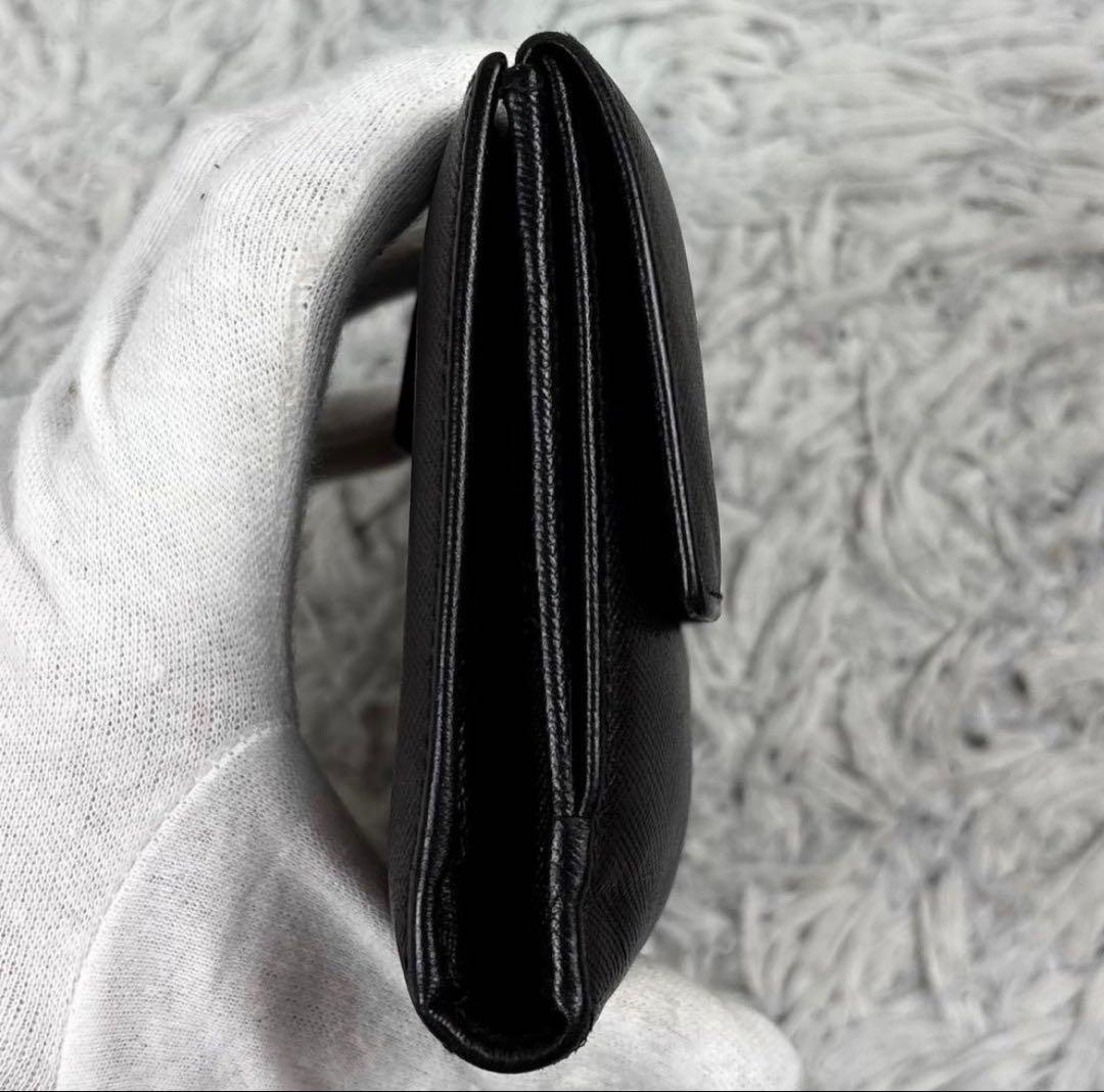 極美品 PRADA レザー 折り財布 三角プレート ホック サフィアーノ 黒