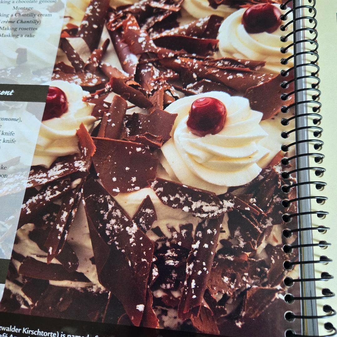 レア品洋書 新品Le Cordon Bleu classic recipes限定