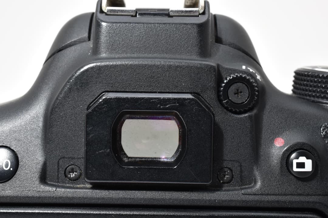 CANON EOS Kiss X8i ボディ ストラップ、充電器付 #1209