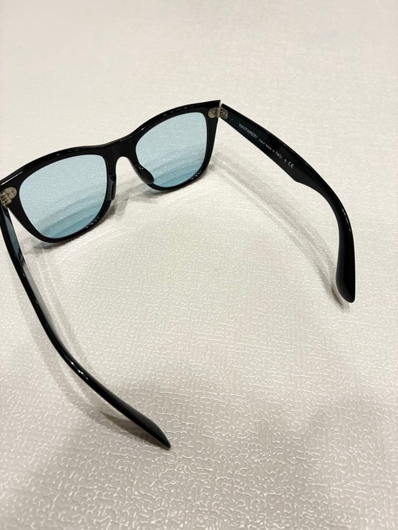 Ray-Ban Wayfarer ブラックフレーム サングラス　ブルーレンズ