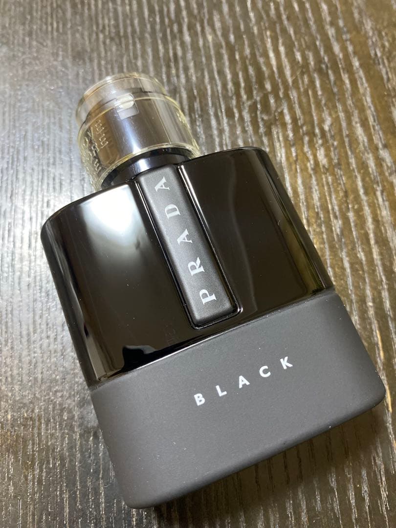 プラダブラックオーデパルファム【50ml】未使用に近い！