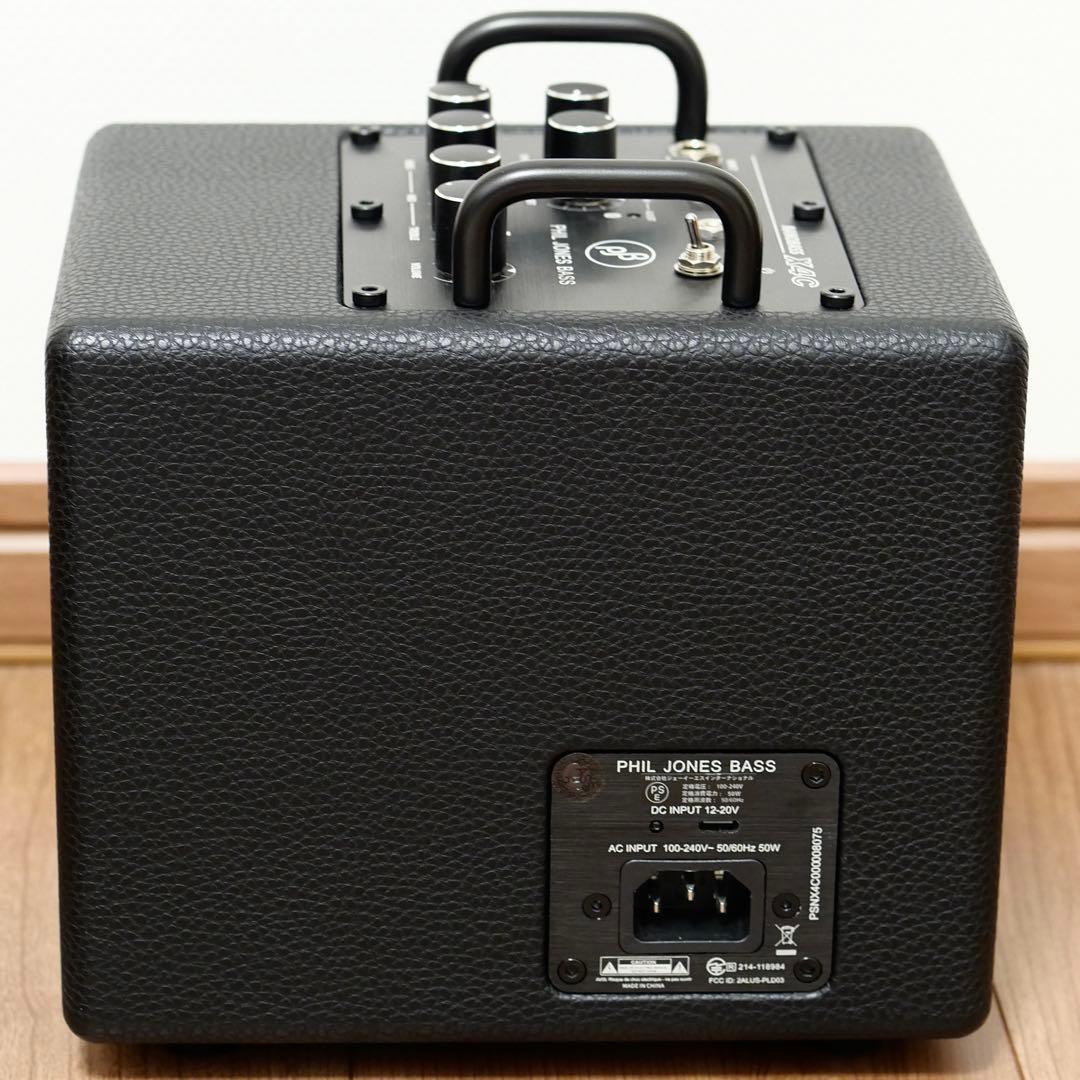 ベースアンプ Phil Jones Bass X4C 専用キャリーバッグ付き