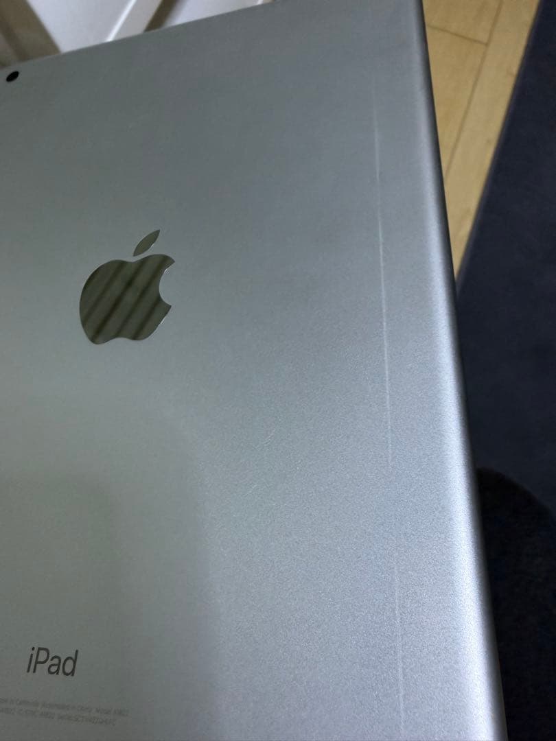 iPad 本体(第5世代)充電器・USBケーブル・ケース付き　箱あり