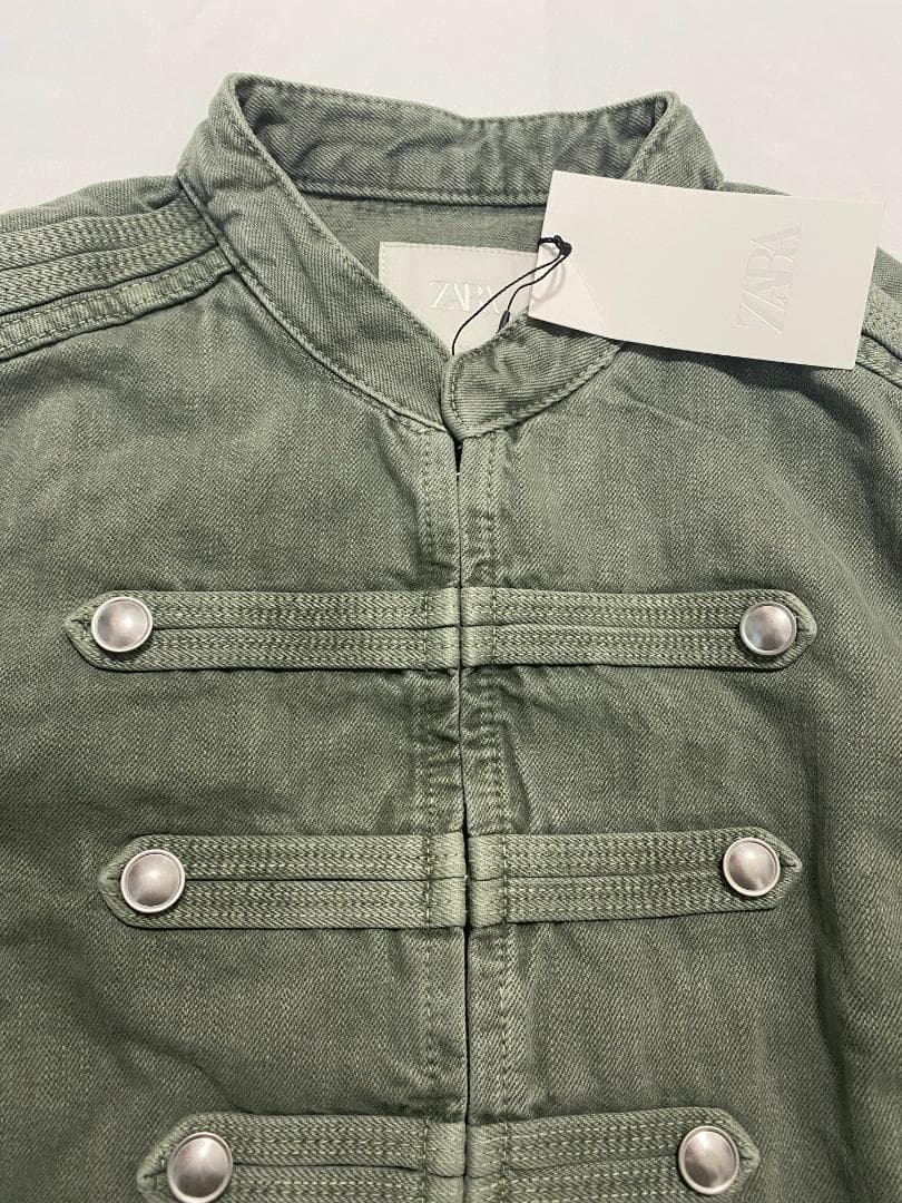 新品 ZARA ボタンディテール入りフィットジャケット 緑色 L