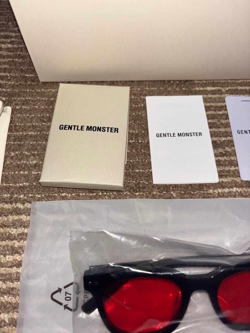 みりぃ Gentle Monster South Side レッドレンズ