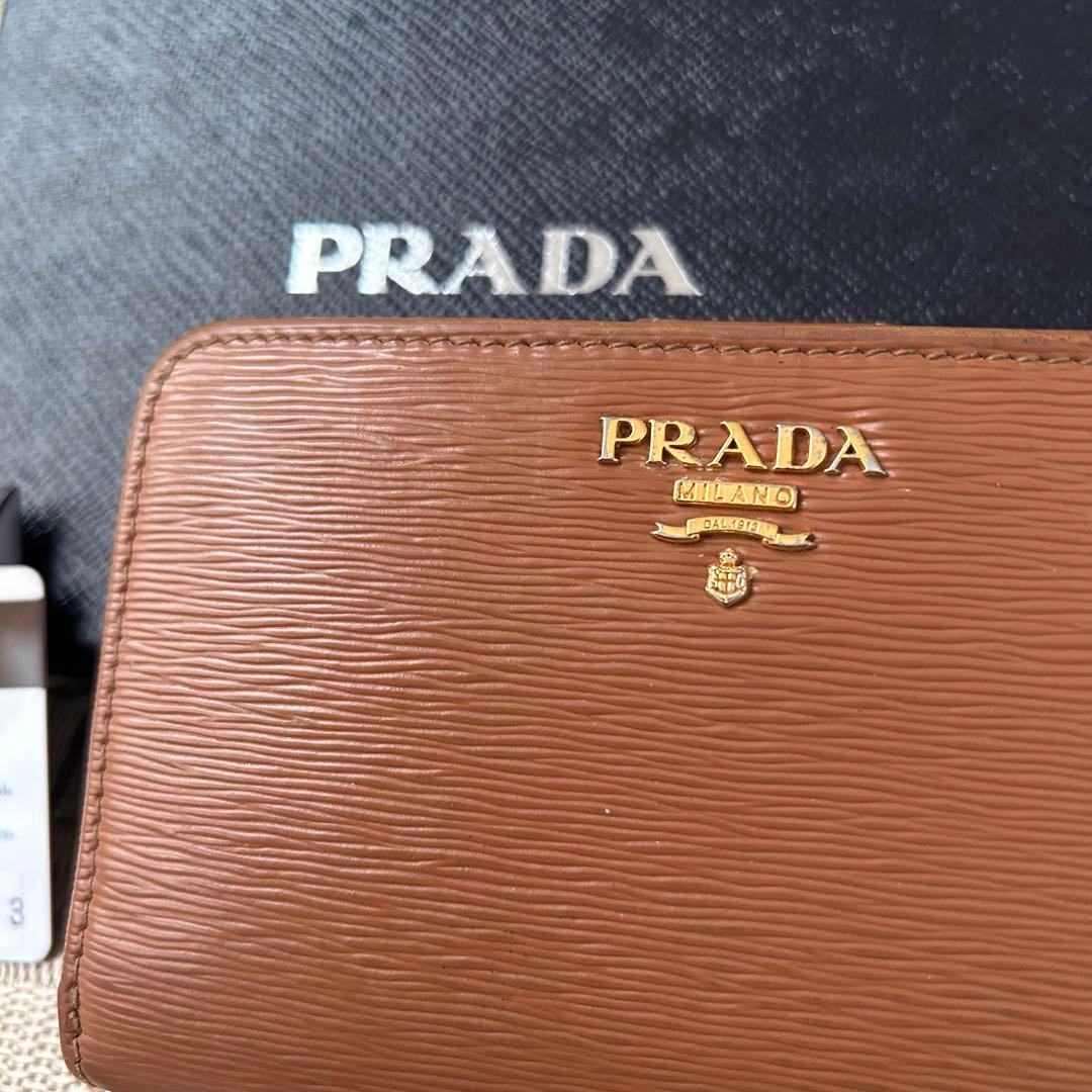 PRADA プラダ　ブラウン 二つ折り財布