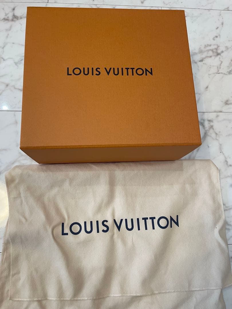 Louis Vuitton ブラックレザーキャップ