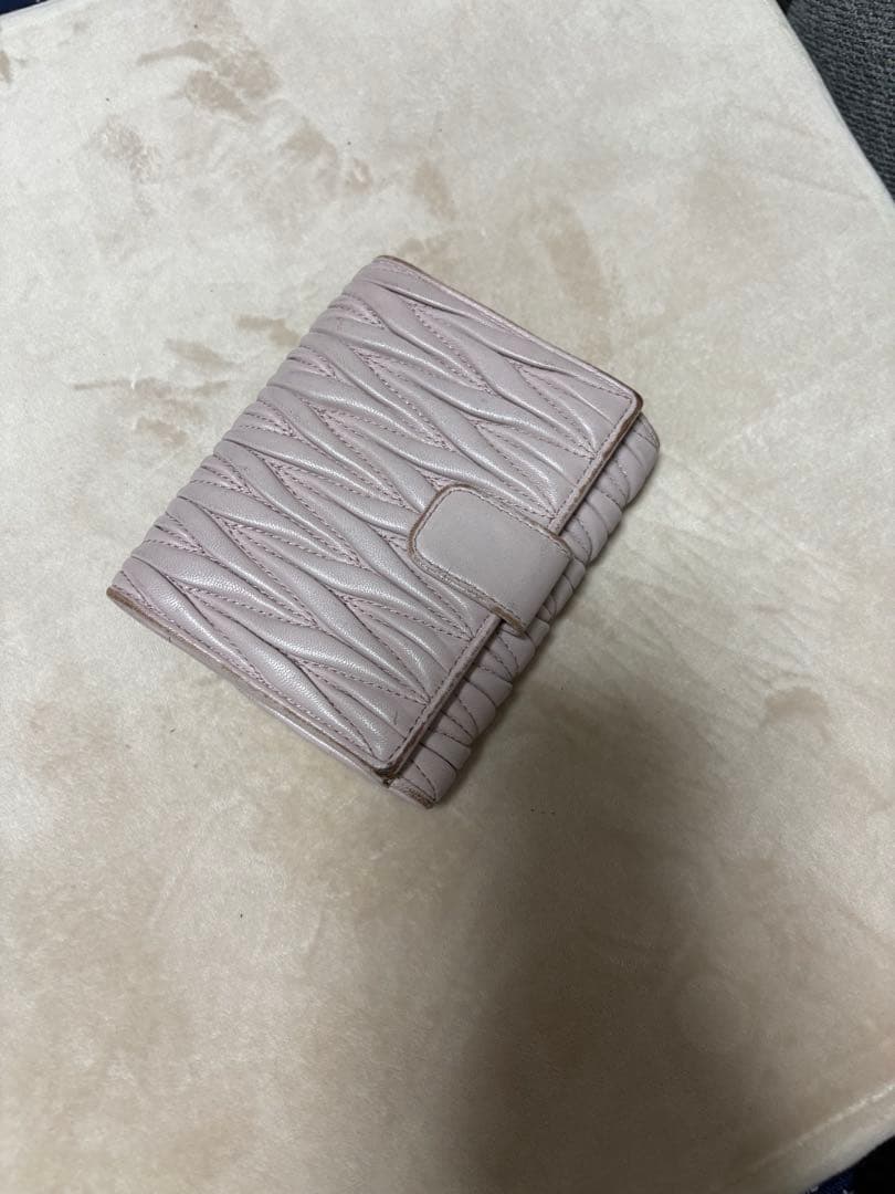 MIU MIU マトラッセ 2つ折り財布