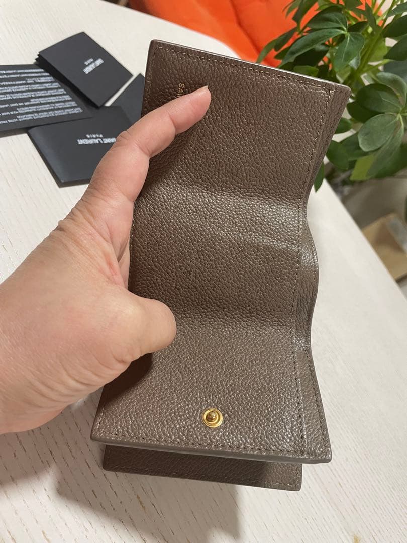 わ*く様 SAINT LAURENT 三つ折り財布　ミニ財布　グレージュ