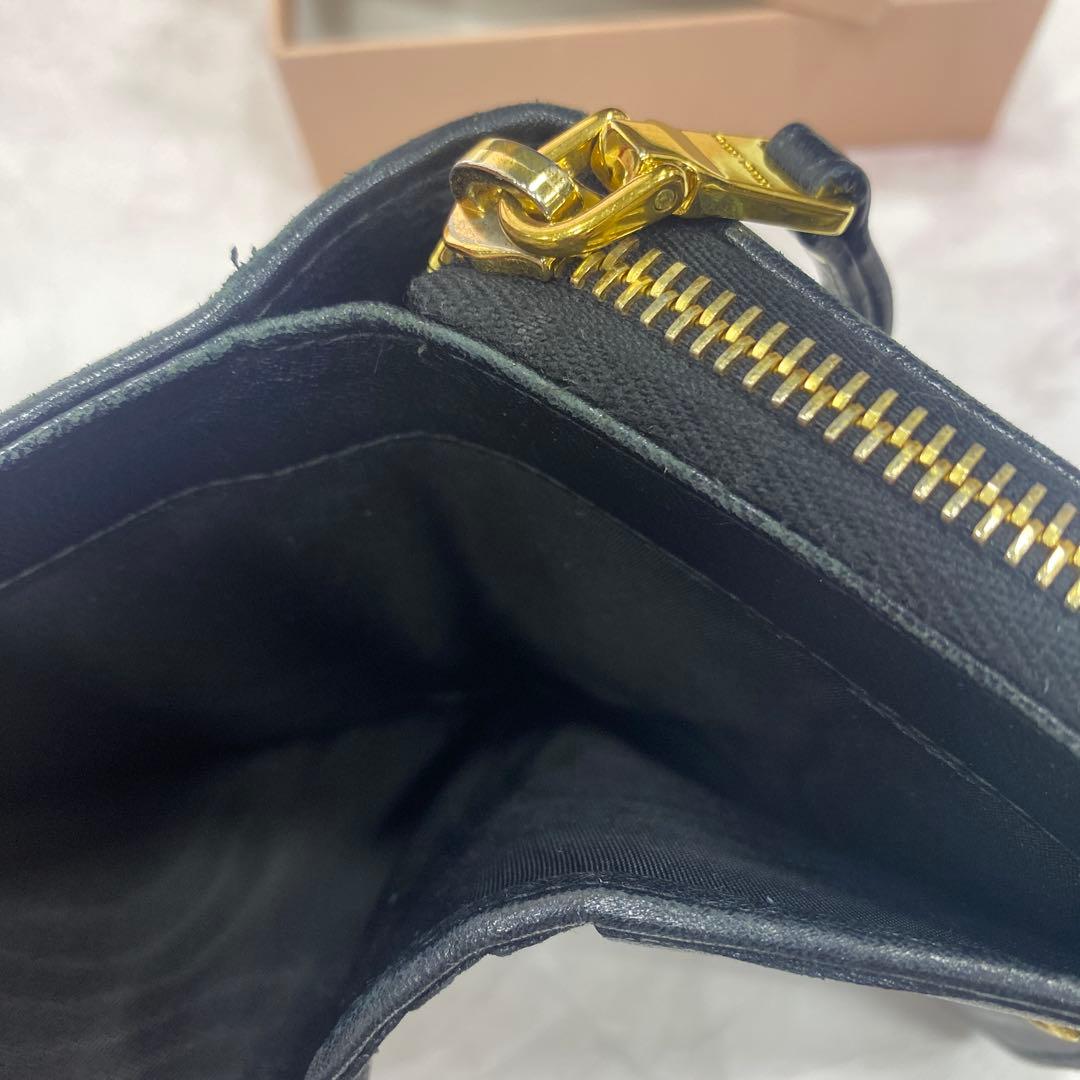 miumiu マテラッセ　ラウンドファスナー　ブラック折財布