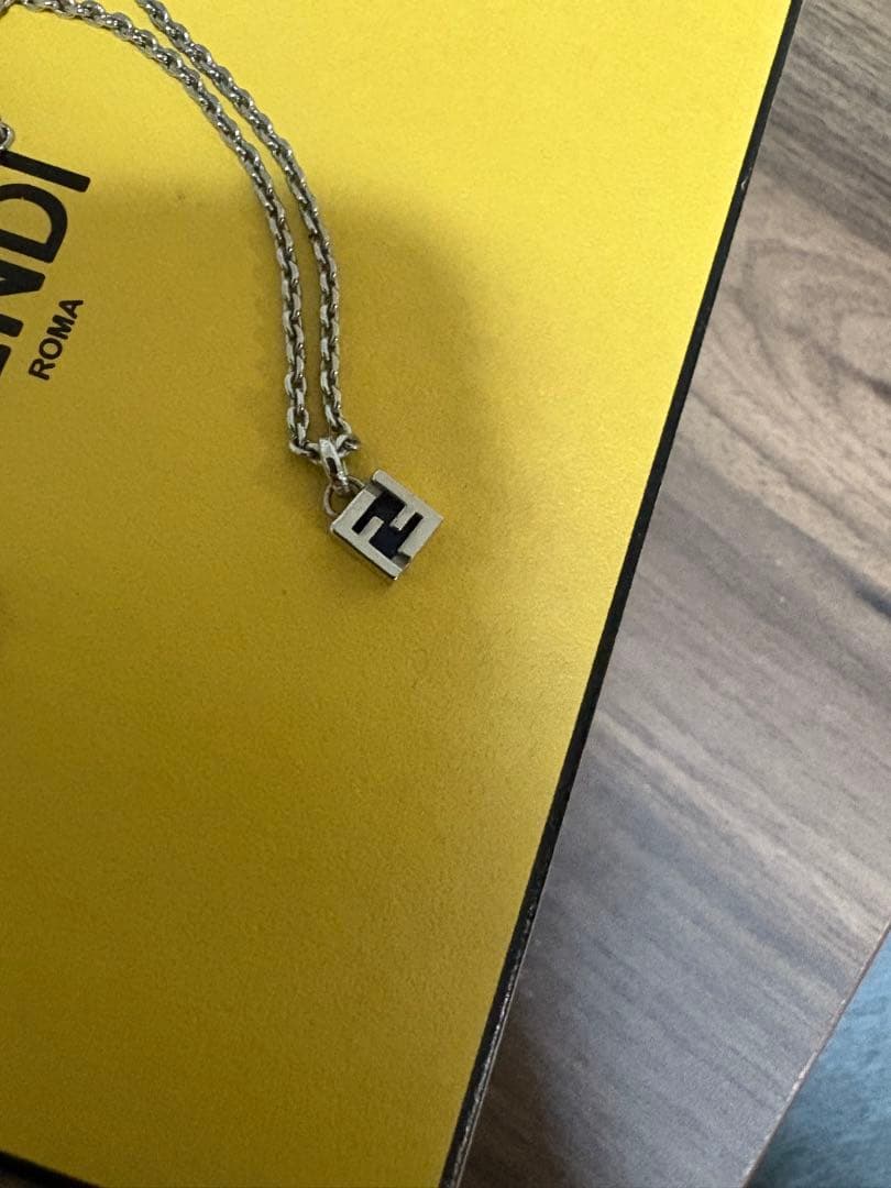 希少 最安値 正規 FENDI FFネックレス ブルー 定価67000