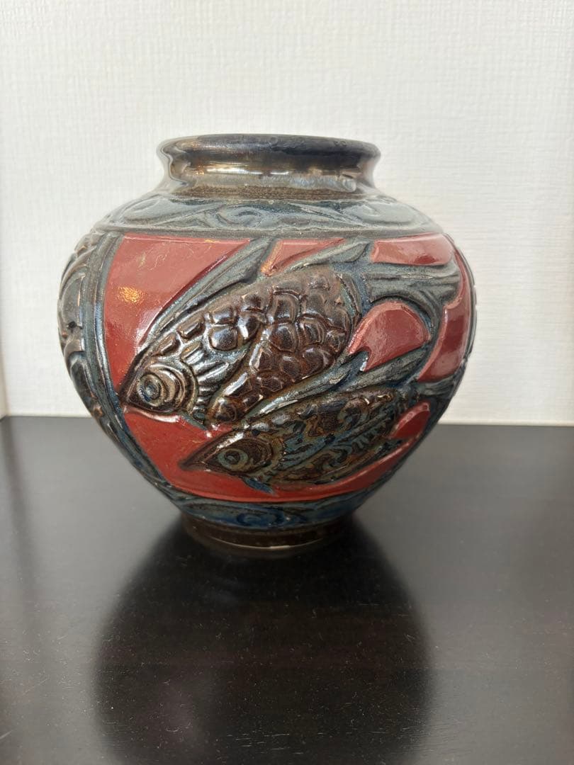 【光ちゃん】陶器花瓶　やちむん　沖縄　壺屋焼 赤絵魚紋 小橋川卓卓史