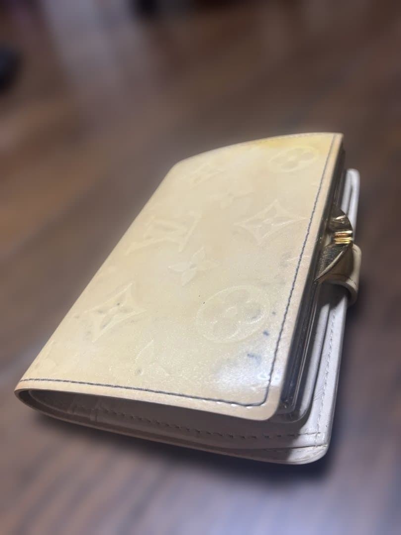 Louis Vuitton 二つ折り財布 クリーム