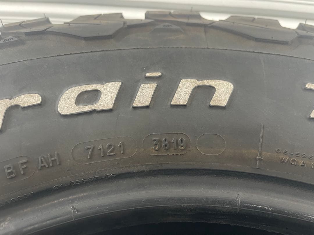 2424　BFG All-Terrain T/A 17インチタイヤ