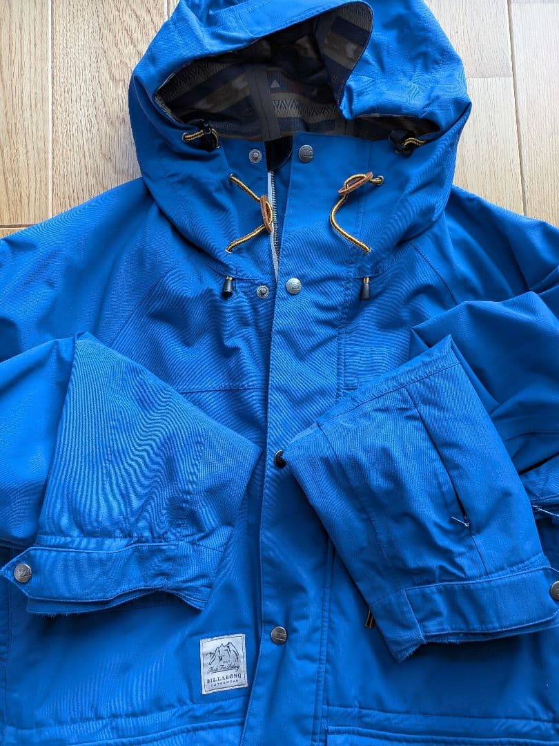 人気ブランド「BILLABONG」メンズスノーボードジャケット Mサイズ
