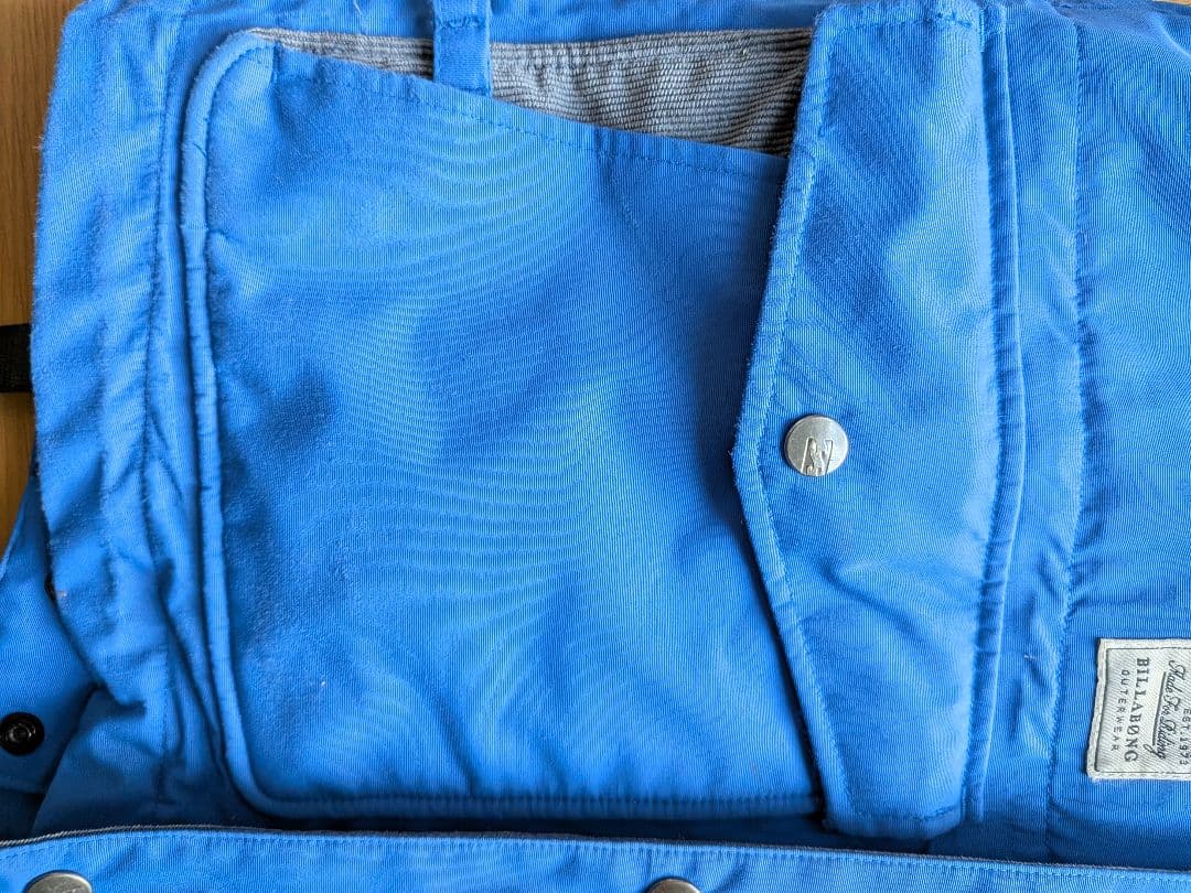 人気ブランド「BILLABONG」メンズスノーボードジャケット Mサイズ