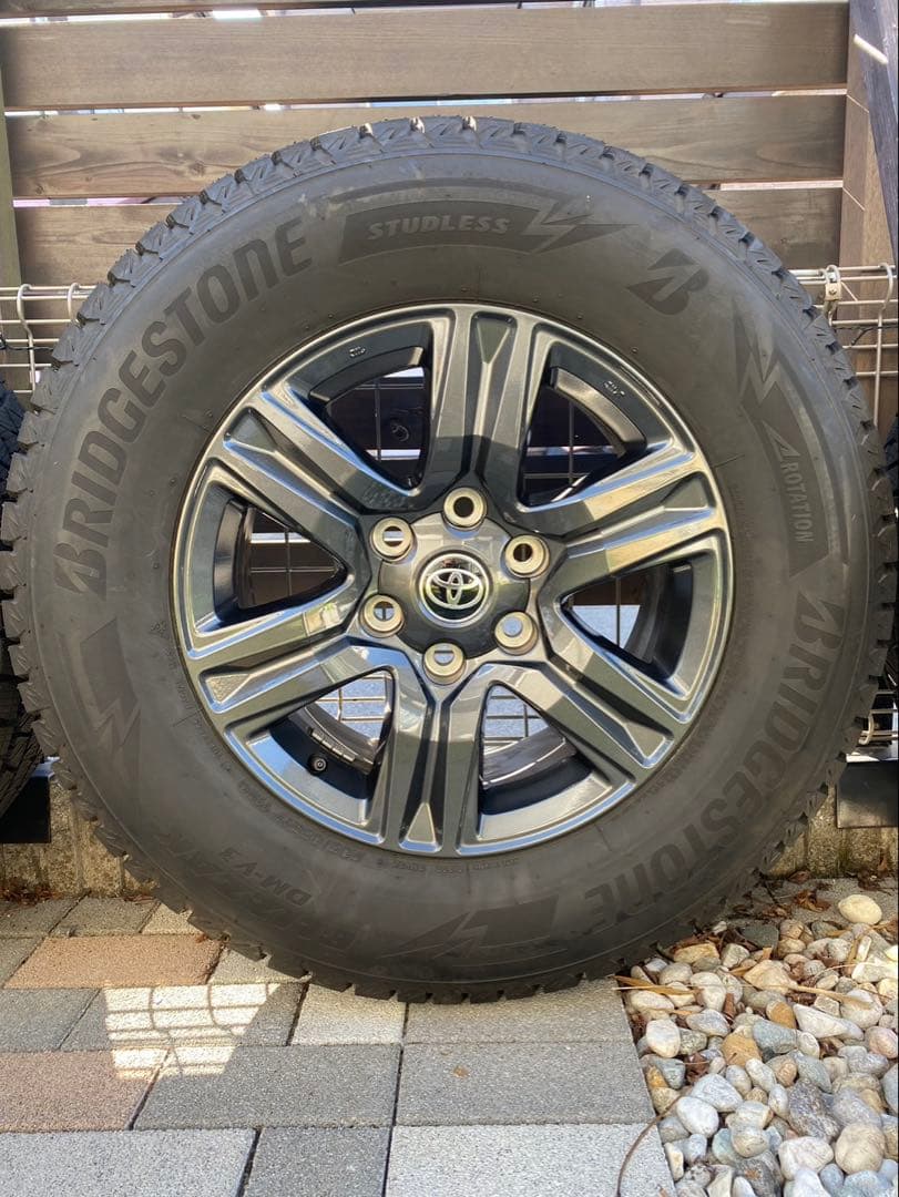 ハイラックス スタッドレス　ブリヂストン DM-V3 265/65R17