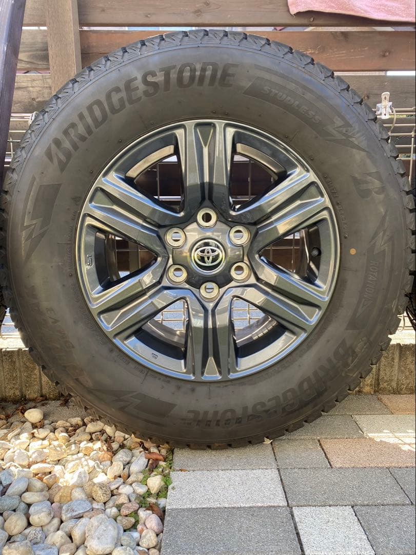 ハイラックス スタッドレス　ブリヂストン DM-V3 265/65R17