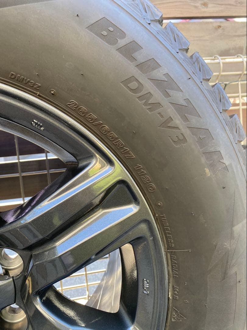 ハイラックス スタッドレス　ブリヂストン DM-V3 265/65R17