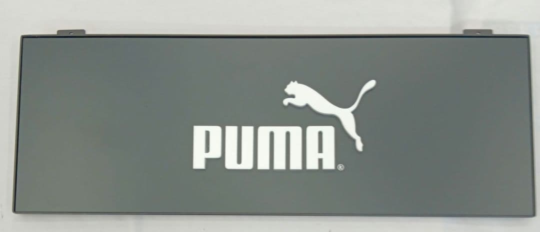 PUMA　プーマ　金属　広告　看板　インテリア サイズ　縦横　約18×51センチ
