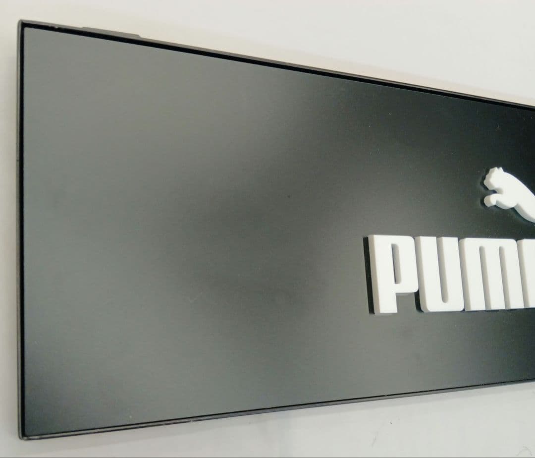 PUMA　プーマ　金属　広告　看板　インテリア サイズ　縦横　約18×51センチ